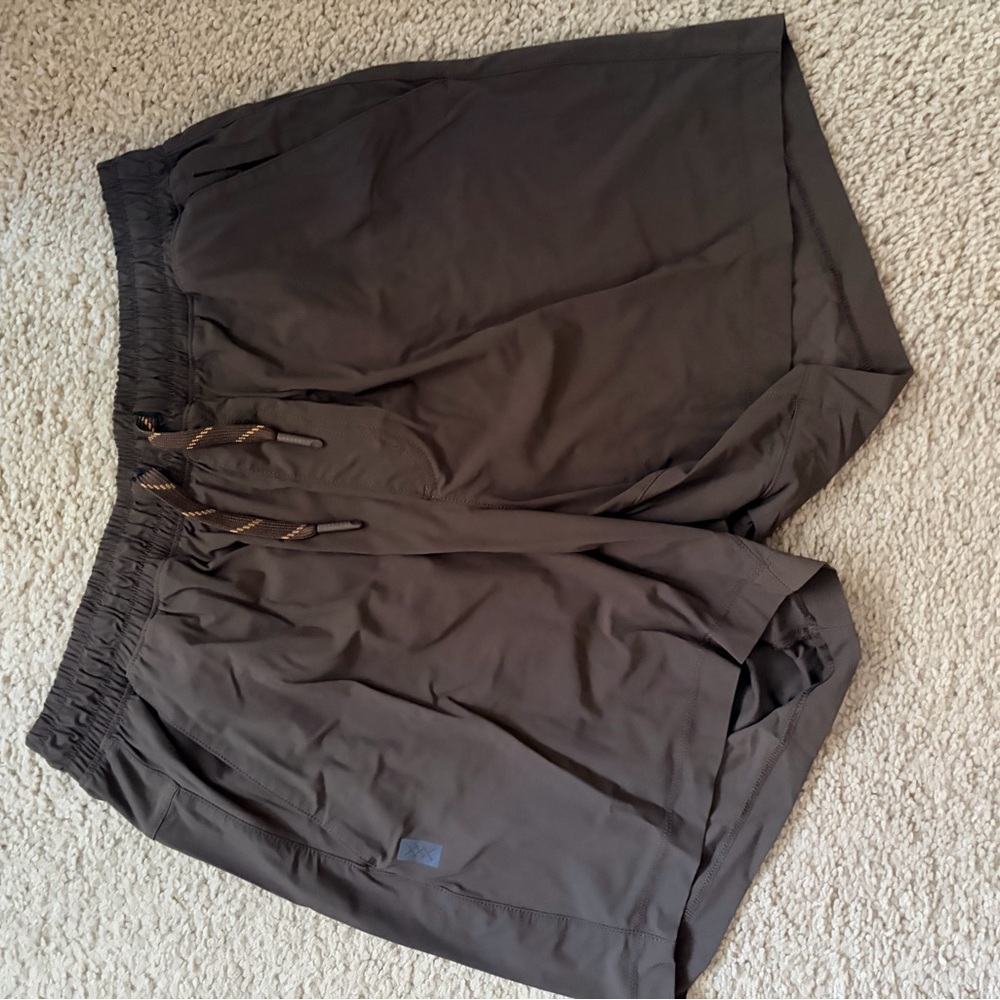 Rhone Mens Medium, 5" Pursuit Short - Unlined, cafe Noir color
